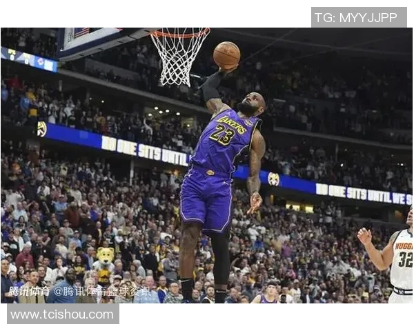 东契奇快攻助力詹姆斯飞天再现东皇连线精彩瞬间