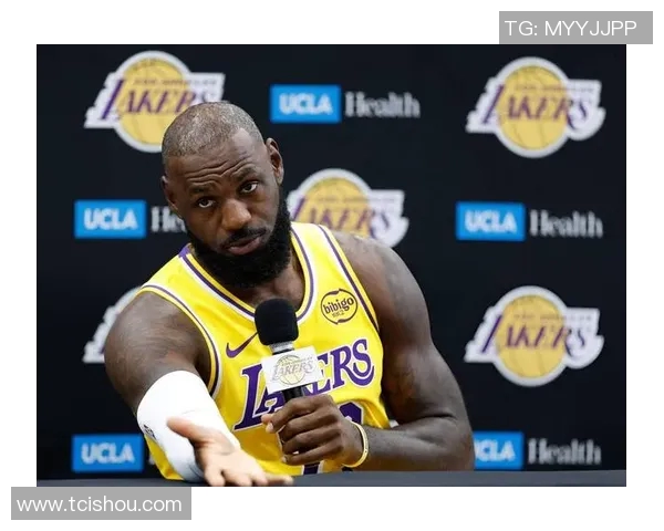 詹姆斯第23年新赛季媒体日照片曝光展现不减的激情与风采