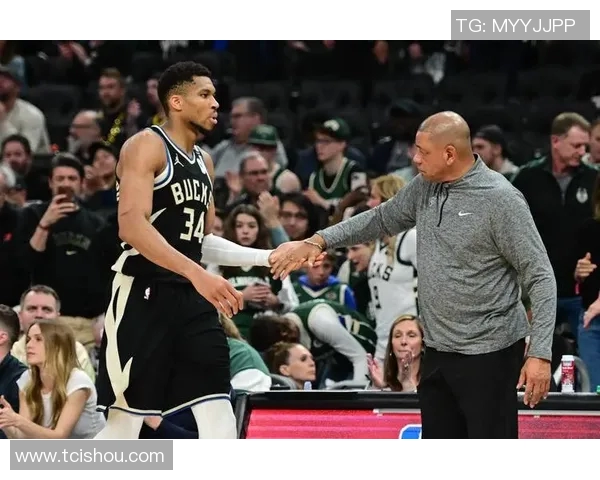 考辛斯：雄鹿在季后赛无第二选择 特雷-杨和字母组合将不可阻挡