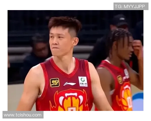 媒体人周鹏祝贺老杜超越诺天王，祈祷亚当斯无恙